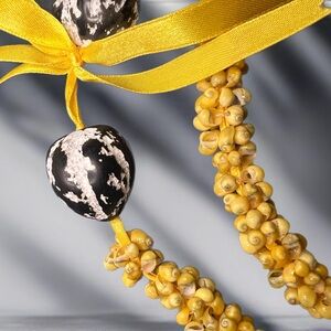 Vintage Authentic Hawaiian Mongo Shell Lei